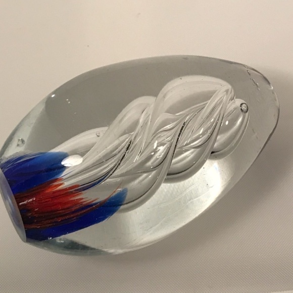 ART GLASS Egg Shaped Helix Center  Paperweight Vintage - Picture 3 of 3
